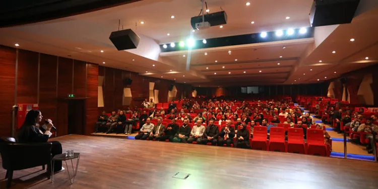 Fulya Öztürk Ortadoğu notlarını İnegöl’de anlattı