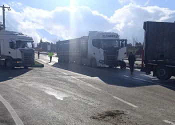 Bursa’da TIR’la çarpışan aracın sürücüsü hayatını kaybetti