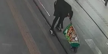 Çöpten aldığı çuvalla oynarken boğulma tehlikesi geçirdi