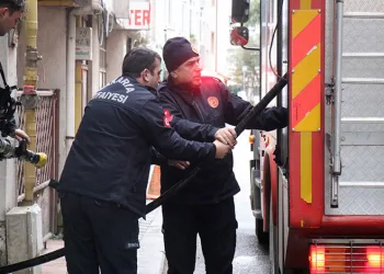 Güngören’de çöken 5 katlı binanın bitişiğindeki 2 bina tahliye edildi