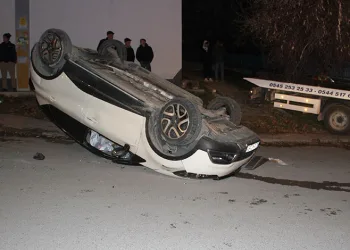 Konya’da iki otomobil çarpıştı: 3 yaralı