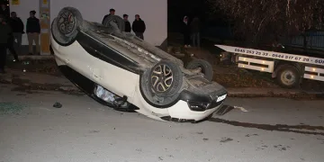 Konya’da iki otomobil çarpıştı: 3 yaralı