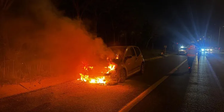 Tekirdağ’da İranlı kadının aracı alev topuna döndü