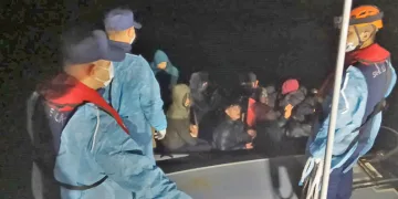 Balıkesir açıklarında 9 düzensiz göçmen yakalandı