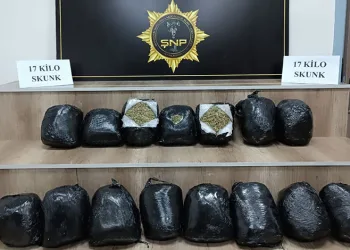 Bursa’da otomobiller kafa kafaya çarpıştı: 4 yaralı