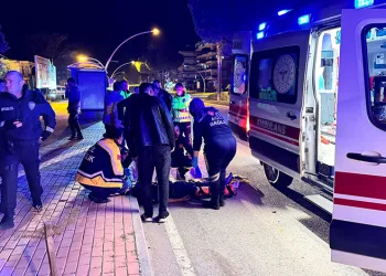 Kontrolden çıkan motosiklet devrildi: 2 yaralı