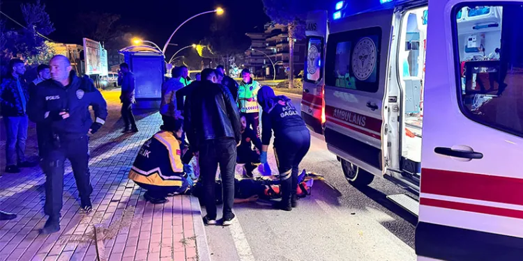 Kontrolden çıkan motosiklet devrildi: 2 yaralı