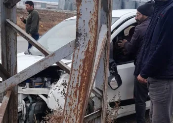 Konya’da iki hafif ticari araç çarpıştı: 1’i bebek 4 yaralı