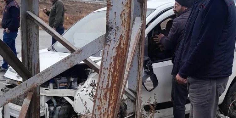 Konya’da iki hafif ticari araç çarpıştı: 1’i bebek 4 yaralı