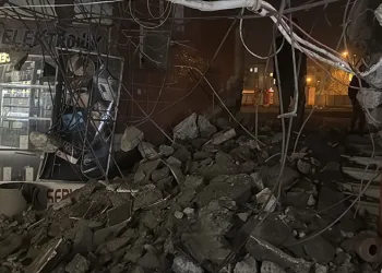 Tek katlı evde çıkan yangın ekiplerce söndürüldü