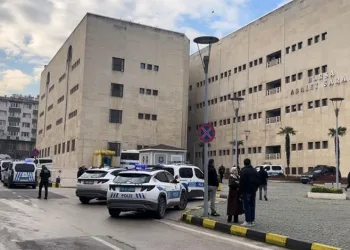 Duruşma salonunu kana bulayan baba adliyeye sevk edildi