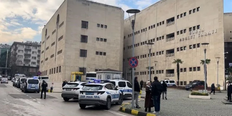 Duruşma salonunu kana bulayan baba adliyeye sevk edildi