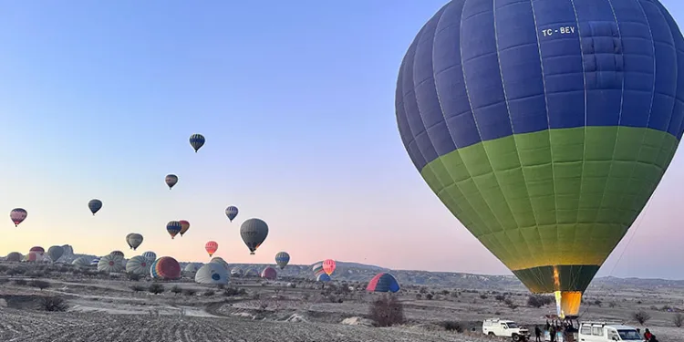 Kapadokya’da sıcak hava balonları bir hafta sonra yeniden havalandı