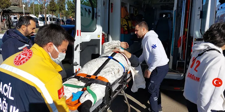 Limanda vinç bakımı yaparken düşen işçi hastanelik oldu