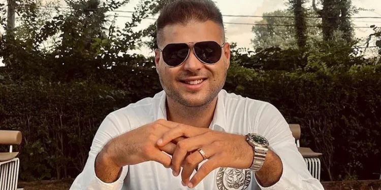 Erdek’te 3. kattan düşen genç toprağa verildi
