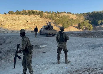 PKK/YPG’li teröristlerden Türk gazetecilere saldırı