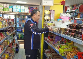 “Küfürlü konuşma” diye uyardığı kişiler kafeye tabancayla ateş etti