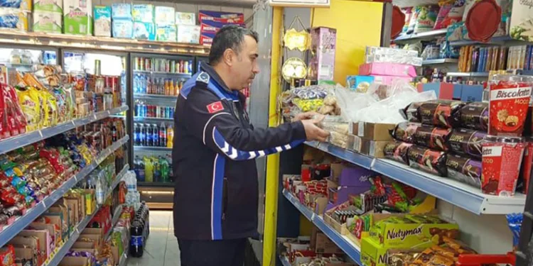 “Küfürlü konuşma” diye uyardığı kişiler kafeye tabancayla ateş etti