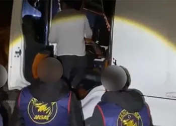 JASAT firari hükümlüyü saklandığı tırda yakaladı