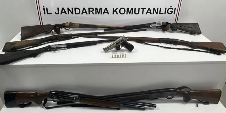 Samanlık ve ahır küle döndü: 3 büyükbaş telef oldu, 17’si kurtarıldı
