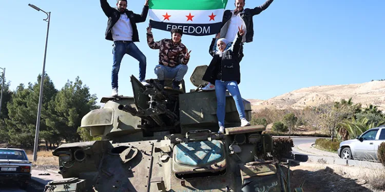 Mühimmat yüklü 4 tank yol kenarında terk edilmiş halde bulundu
