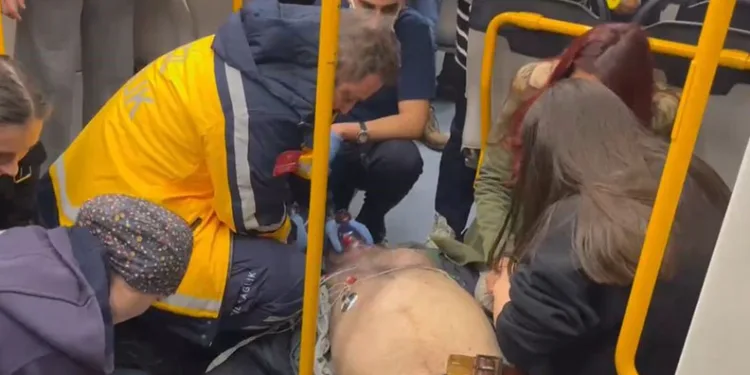 Bursa’da bir vatandaş metroda kalp krizi geçirdi