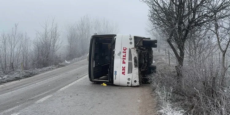 Van’da refüje çarpan otomobilin sürücüsü yarandı