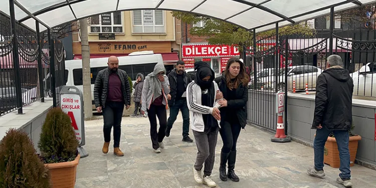 Hırsızlık cezası olan hamile kadın tutuklandı