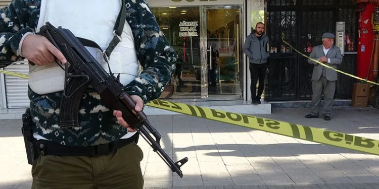 Adana’da kalaşnikoflu kuyumcu soygunu