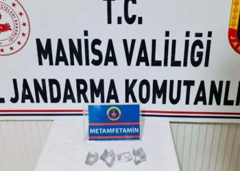 Elindeki cisimle araçları çizdi, rahat tavırları ‘pes’ dedirtti