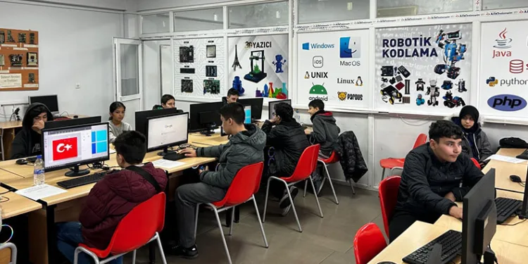 Öğrencilere zanaat atölyeleri uygulamaları başladı