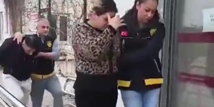 Yaşlı kadını 700 bin TL dolandırdılar