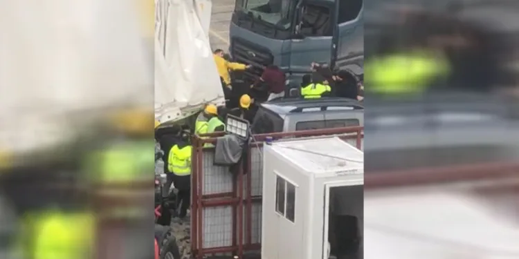 Esenyurt’ta TIR sürücüleri arasında yol vermeme tartışması