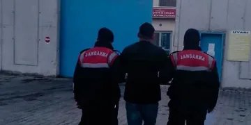 Manisa’da 22 yıl hapis cezası ile aranan 17 yaşındaki genç tutuklandı