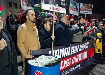 Bursa’da AK Parti binası önünde dolar bırakma eylemi
