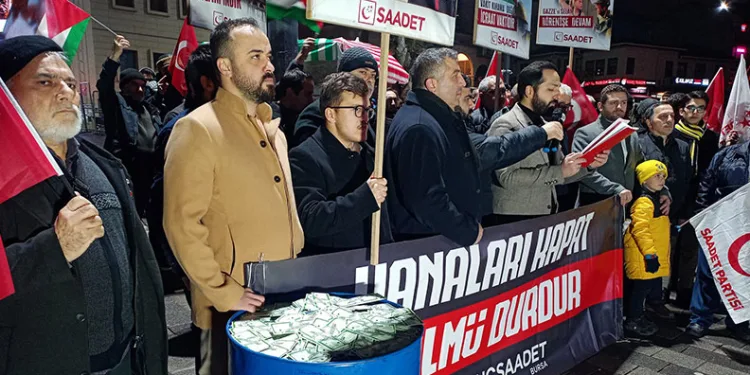 Bursa’da AK Parti binası önünde dolar bırakma eylemi