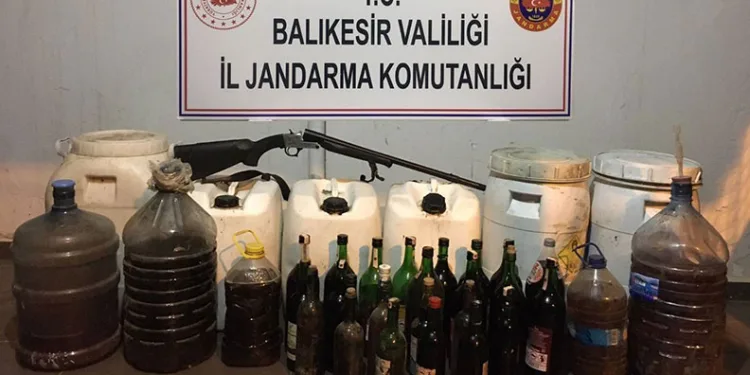 Balıkesir’de 310 litre sahte alkol ele geçirildi