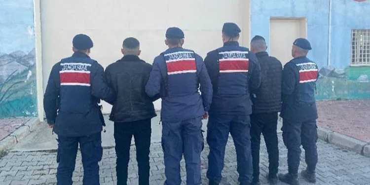 Hapis cezasıyla aranan 2 şahsı jandarma yakaladı
