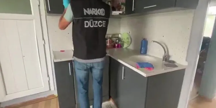 Uyuşturucudan 2 kişi tutuklandı