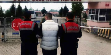 Otomobil şarampole yuvarlandı: 2 yaralı