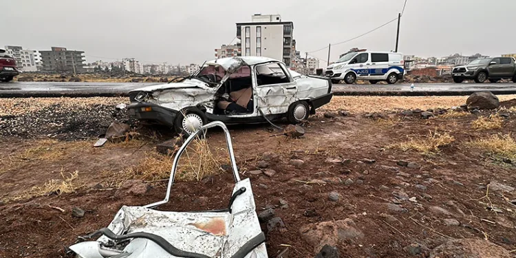 Siverek’te hafriyat kamyonu ile otomobil çarpıştı: 1 ölü, 3 yaralı