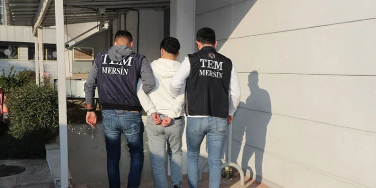 Otobüs terminalindeki bıçaklı kavgada kan aktı: 1 yaralı