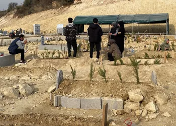 Araç içinde tabancayla vurularak ölen kadın toprağa verildi