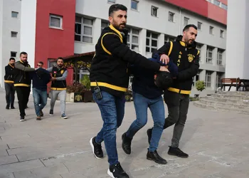 Tokat’ta inşaat kazısında toprak kayması yaşandı, 5 daire boşaltıldı