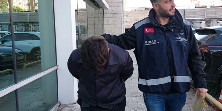 Güngören’de çöken 5 katlı binanın bitişiğindeki 2 bina tahliye edildi