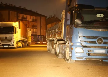 Tek katlı evde çıkan yangın ekiplerce söndürüldü