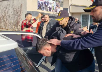 Seyir halindeki cip alev aldı