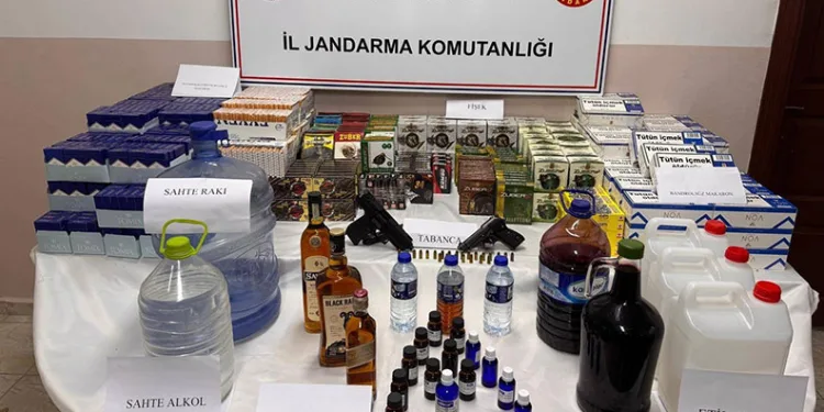 Müşteri gibi geldiler, çilingir sofrasını bedavaya getirdiler
