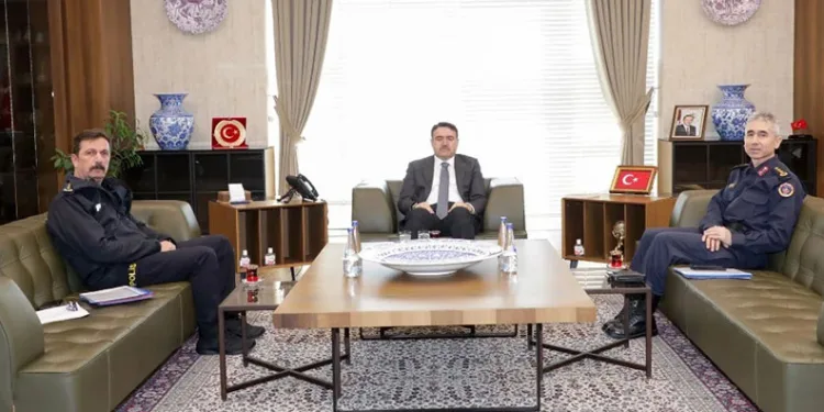 Hırsızlıktan kesinleşmiş 46 yıl hapis kararı vardı, polisten kaçamadı