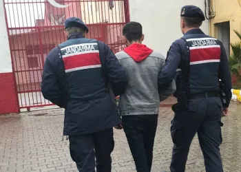 Çeşitli suçlardan aranan 2 şahıs jandarma tarafından yakalandı